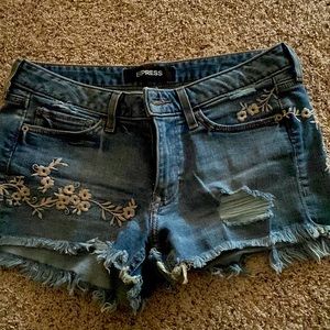 Express distressed shorts size 6